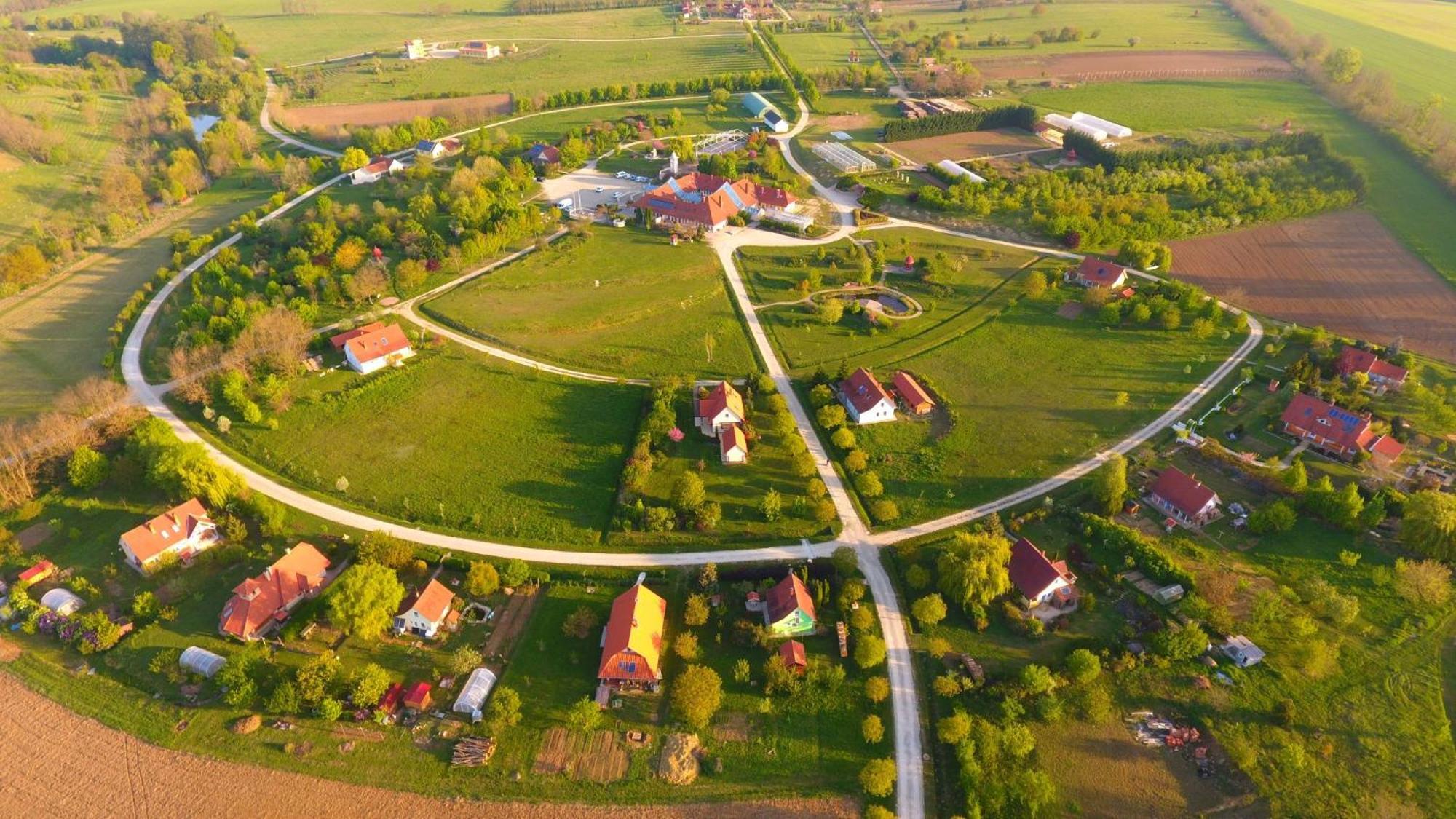 Gurudeva Bhavan – Eco Village Somogyvámos Exteriör bild
