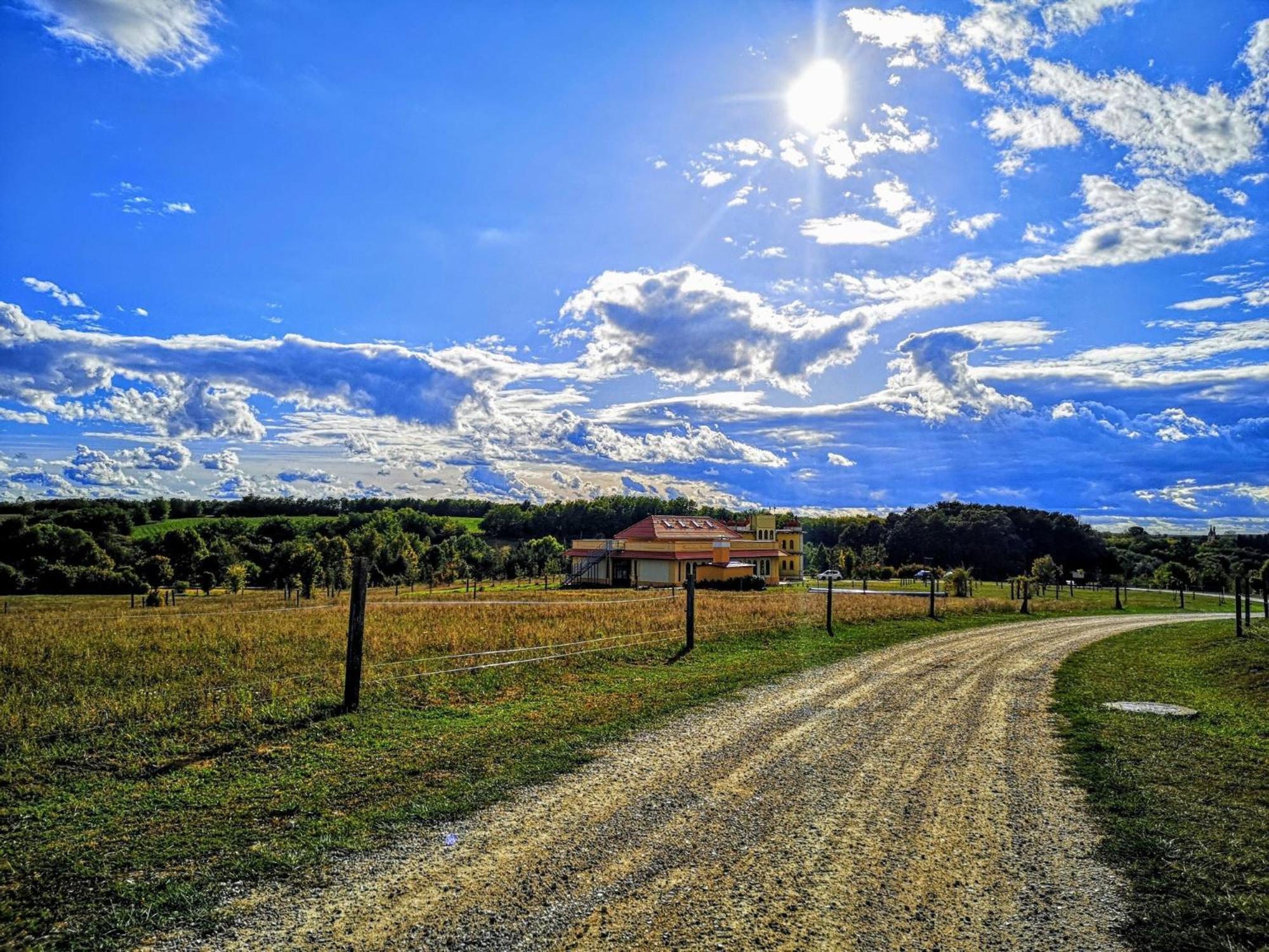 Gurudeva Bhavan – Eco Village Somogyvámos Exteriör bild