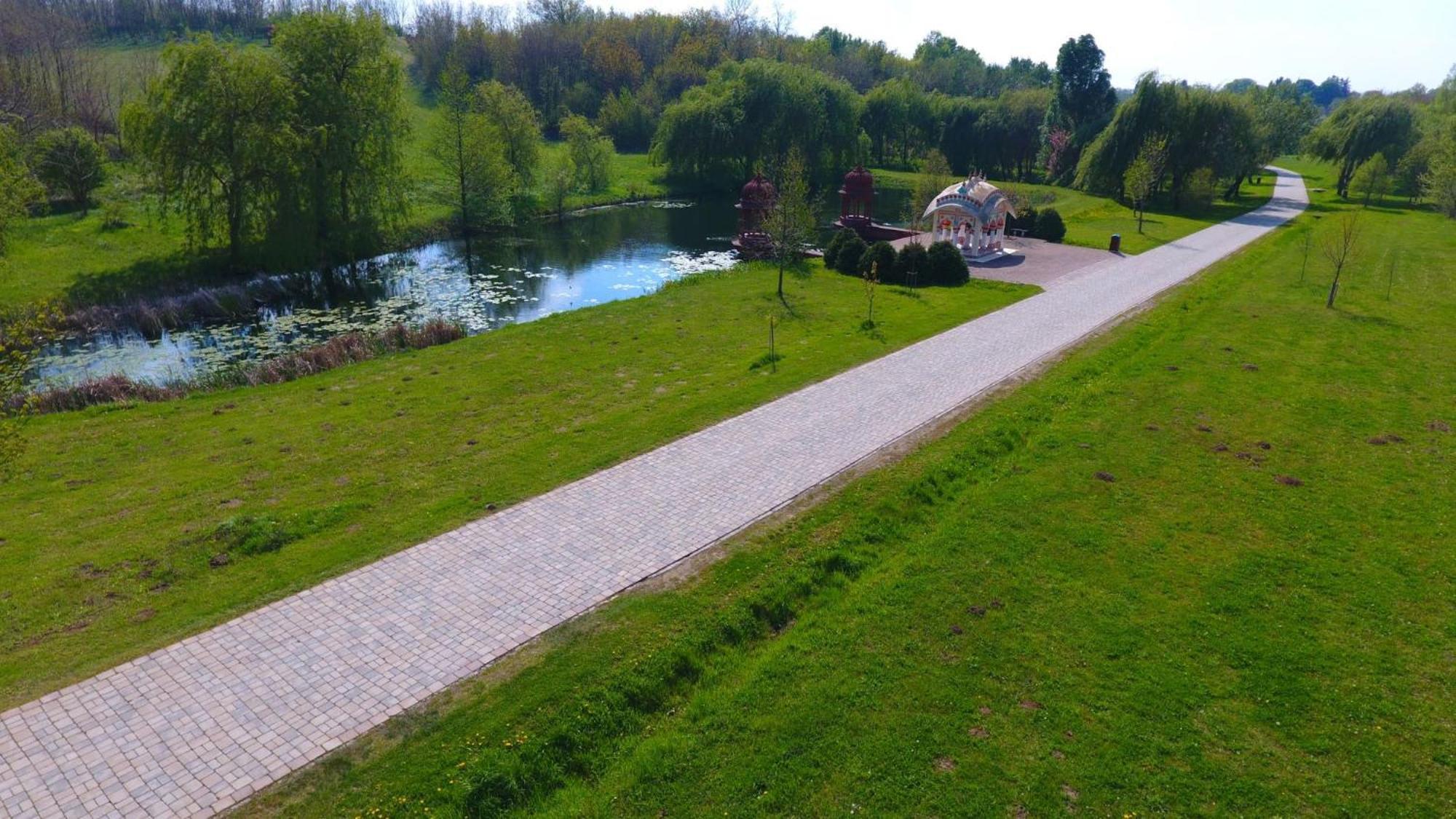 Gurudeva Bhavan – Eco Village Somogyvámos Exteriör bild